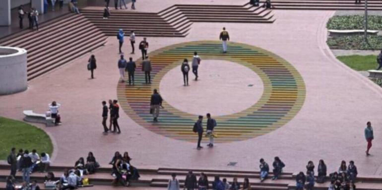 La obra de arte que varía su color dependiendo de la luz del sol 